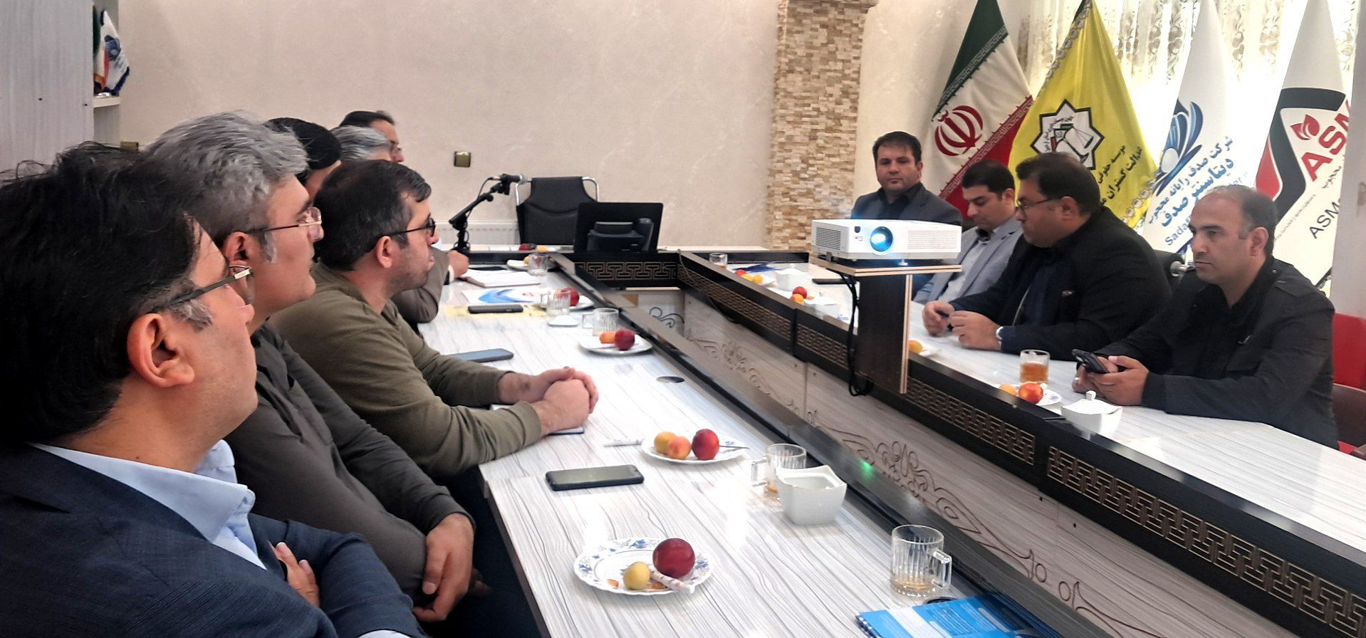 بازدید جناب آقای دکتر سیم‌زن، مدیرکل محترم ارتباطات و فناوری اطلاعات استان  و هیات همراه ایشان از هلدینگ محجوب